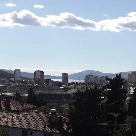 Апартаменты Captivating 15 Sleeps 4 Guests