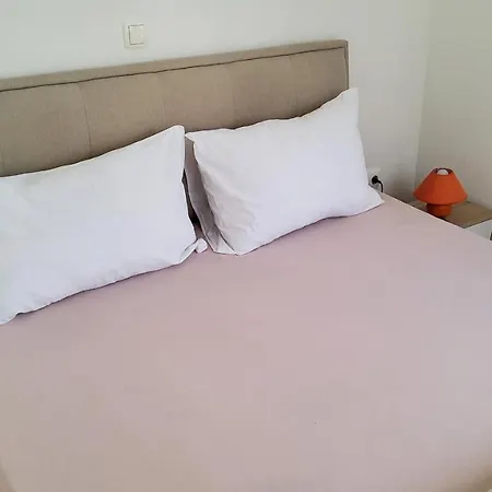 Captivating 15 Sleeps 4 Guests Σπλιτ