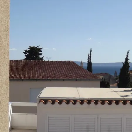 Captivating 15 Sleeps 4 Guests Апартаменты *