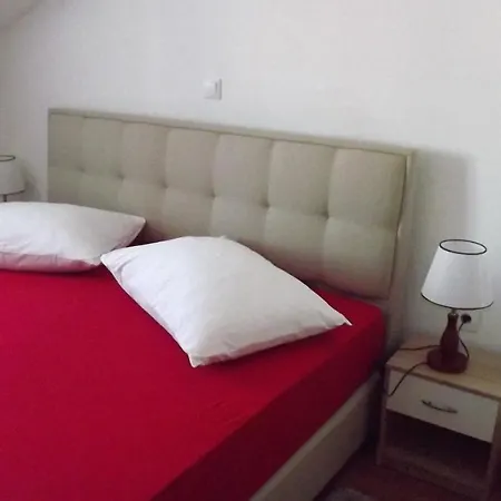 Captivating 15 Sleeps 4 Guests Apartment Split