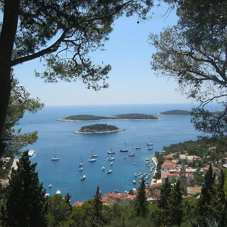 Апартаменты Captivating 15 Sleeps 4 Guests *