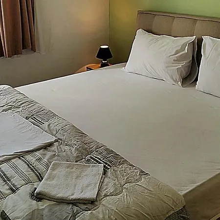 Captivating 15 Sleeps 4 Guests Апартаменты