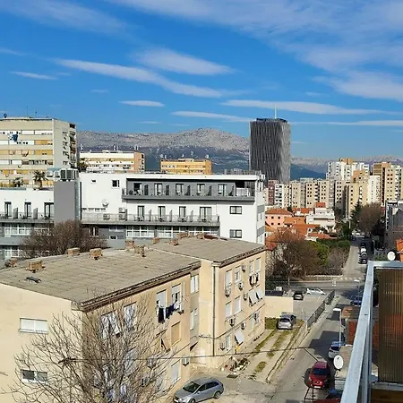 Captivating 15 Sleeps 4 Guests *