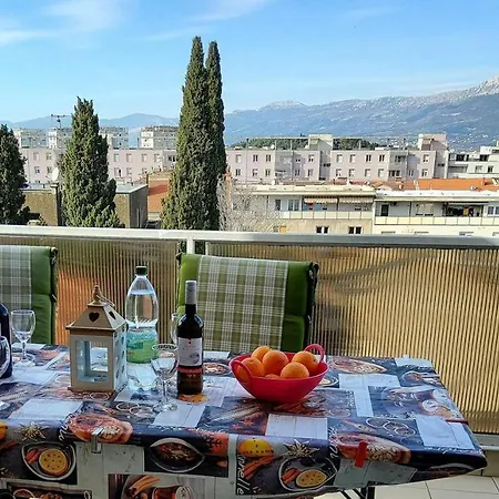 Διαμέρισμα Captivating 15 Sleeps 4 Guests