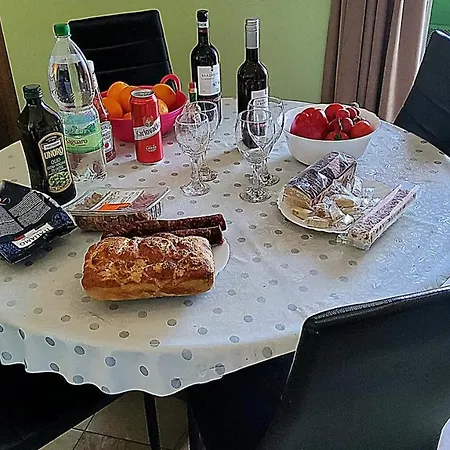 Διαμέρισμα Captivating 15 Sleeps 4 Guests *